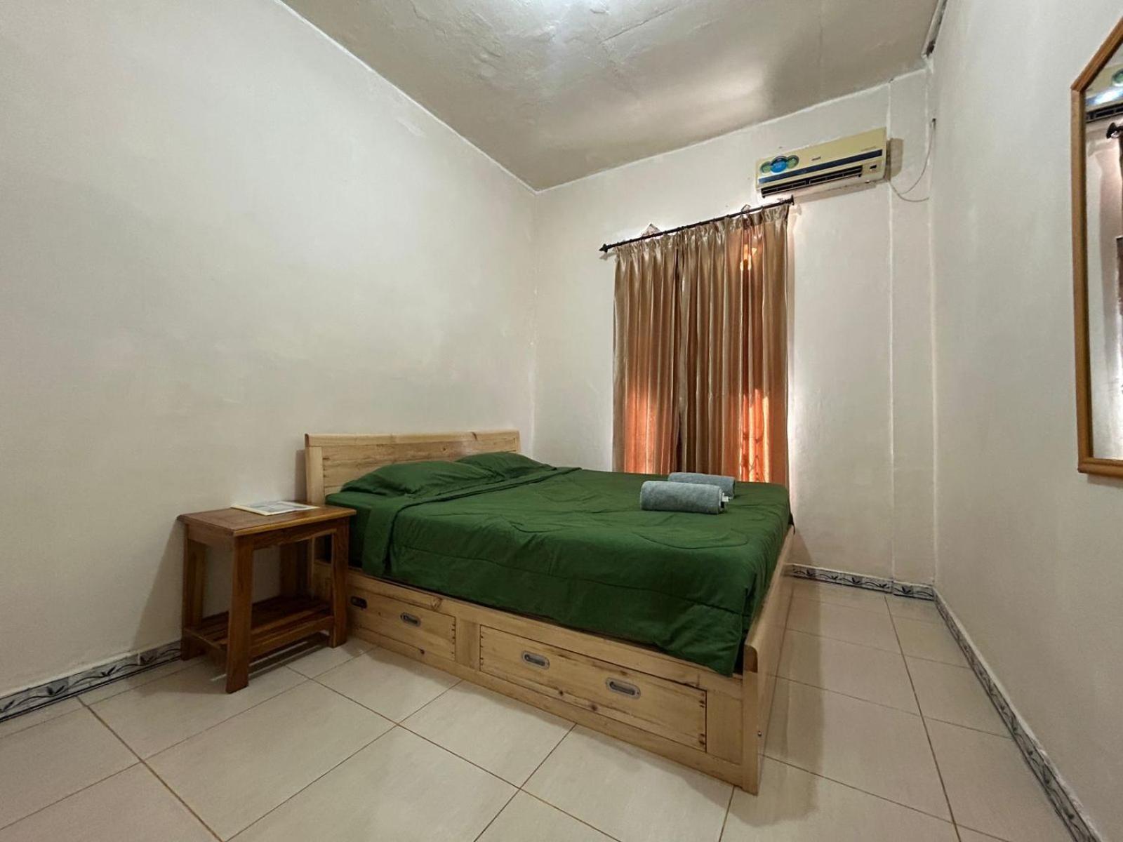 Four-G Home Stay & Komodo Tour Labuan Bajo Exterior foto