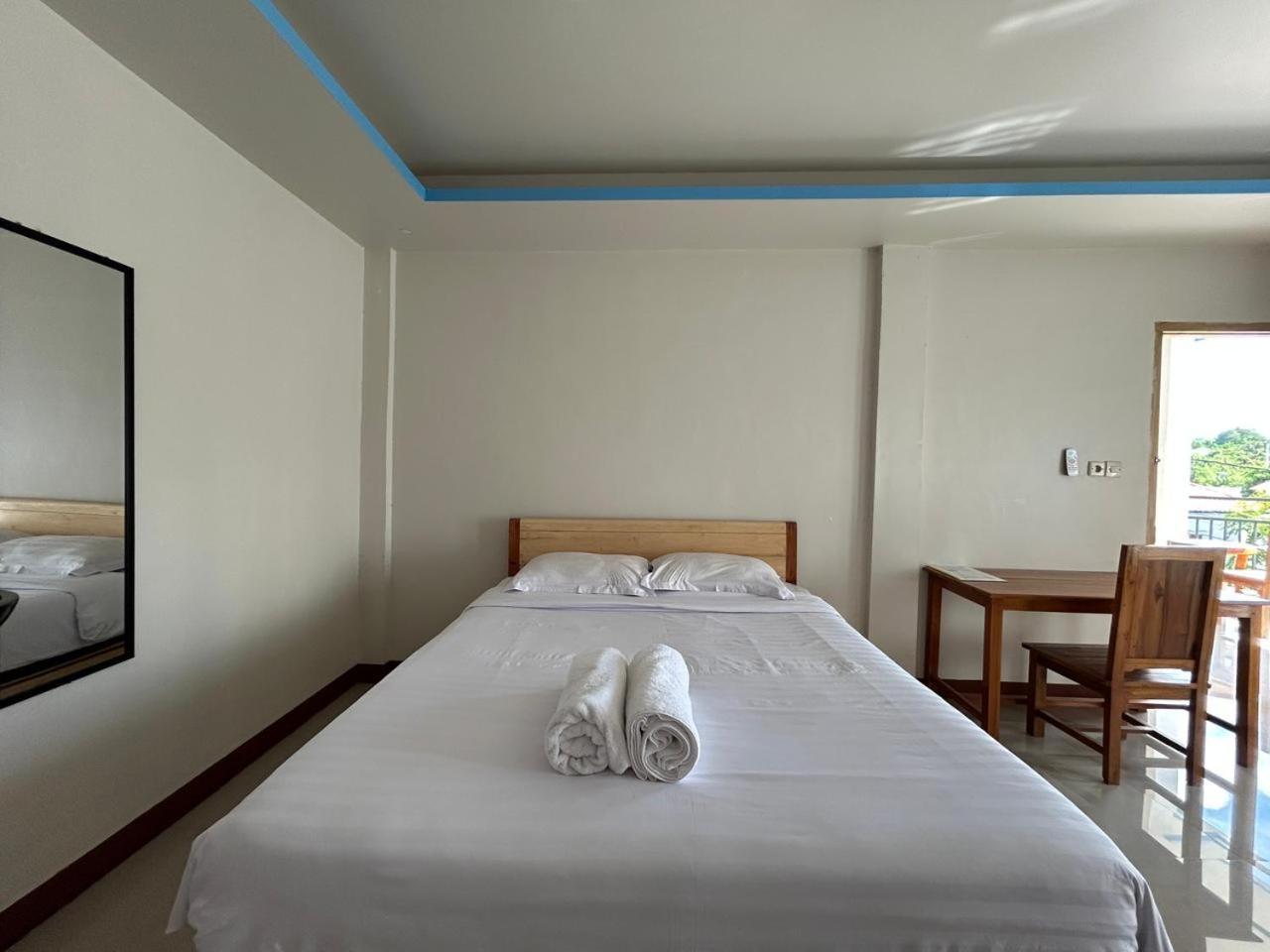 Four-G Home Stay & Komodo Tour Labuan Bajo Exterior foto