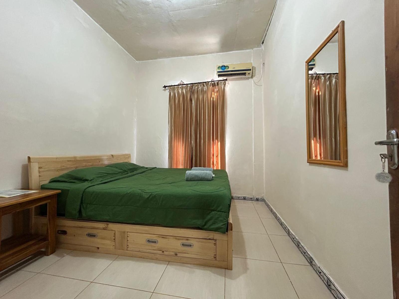 Four-G Home Stay & Komodo Tour Labuan Bajo Exterior foto