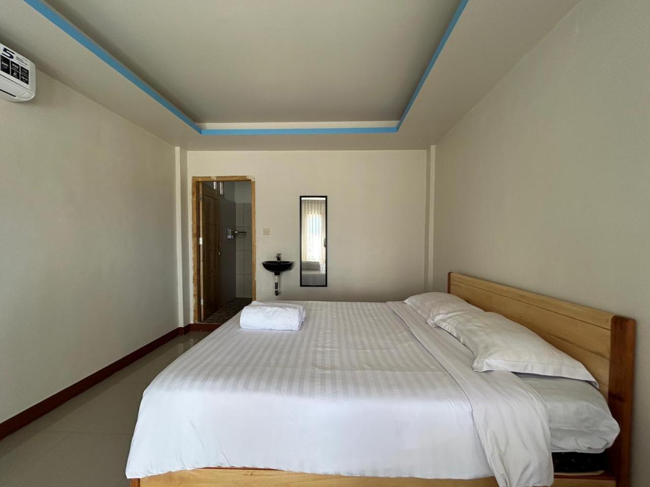 Four-G Home Stay & Komodo Tour Labuan Bajo Exterior foto