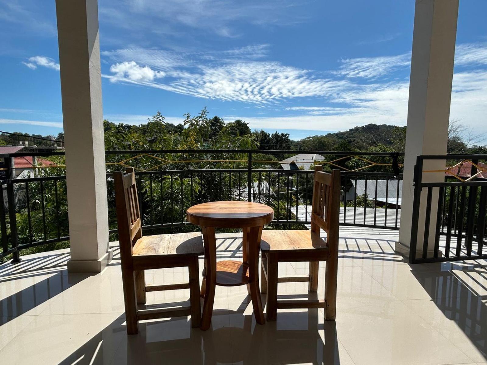 Four-G Home Stay & Komodo Tour Labuan Bajo Exterior foto
